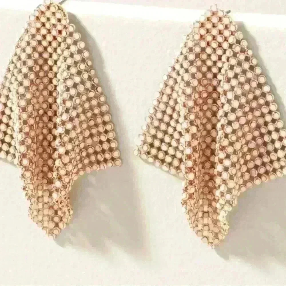Stella & Dot Addie earrings. Rose gold mesh earrings. 2.75 inches long.